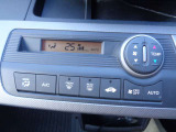 車内を快適に保つオートエアコンです