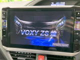 【BIG-X11インチナビ】人気の大画面BIG-Xナビを装備。専用設計で車内の雰囲気にマッチ!ナビ利用時のマップ表示は見やすく、テレビやDVDは臨場感がアップ!いつものドライブがグッと楽しくなります♪