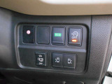 両側電動スライドドアです!車内や、インテリジェントキーからの開閉や、ドアハンドルに付いたスイッチを押すだけでワンタッチでドアの開閉が可能です。両手が塞がっているときなどに便利ですね!