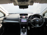 スイッチ、レバー等の操作系統は少ない視線移動で直感的に操作できるように配慮されていますので、ドライバーは運転操作に集中することができます。