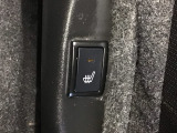 シートヒーター付きです!スイッチを押せば数秒で座面と背もたれが暖かくなり、寒い時期には嬉しい装備です!