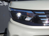 LEDライトは白色光で遠くまで明るく照らし、夜間の安全運転をサポートします(LEDポジションランプ、フォグランプ付です。)