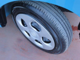 [タイヤ]ホイールキャップ付き。タイヤの溝もバッチリ残っています☆