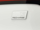 T8 AWD RECHARGEエンブレム