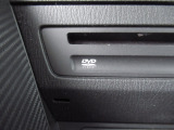 CD/DVDのほか、USB接続ポートにAUX端子を装備しています。スマートフォンやミュージックプレーヤーなどの接続も可能です。。もちろんBluetooth接続にも対応しています!