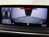 上から車両を見下ろしたような映像をナビゲーション画面に表示する「パノラミックビューモニター」を搭載しています。