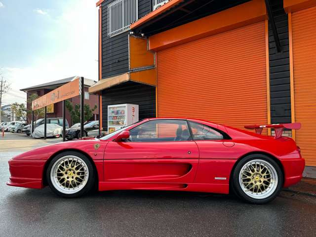 中古車 フェラーリ F355 GTS F1 黒本革S純正6速車Ksg可変BBSmagnesiumAW の中古車詳細 (39,000km,  ロッソコルサ, 福岡県, 1,598万円) | 中古車情報・中古車検索なら【車選びドットコム（車選び.com）】