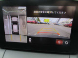 360度ビューカメラを搭載。4方の小型カメラの映像を処理し、車両真上からの映像に変換しています。駐車時大いに役に立ちます。