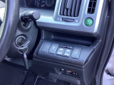 純正のETCや、両側電動スライドドア等のスイッチは、運転席の右側にあります。
