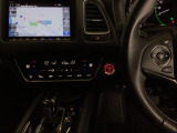 ホンダ純正メモリーナビ搭載なので、遠方へのドライブもお任せ下さい!ステアリング左手側にオーディオ関連のコントロールスイッチを配置しています。操作時は視線を逸らすことなく運転に集中できます。