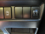 [アイドリングストップ&ヘッドライトレベリング]運転席右側にて操作が可能です。