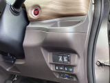高速道路で便利なETCが、取り付けられています。両側電動スライドドア等のスイッチは、運転席右側にあります。
