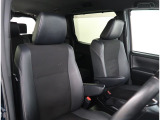 【フロントシート】ハーフレザー仕様のフロントシートにはシートヒーターが付いています。