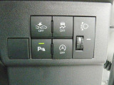 スイッチ類が運転席側に集中しているので操作しやすいです