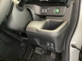 【CTBAなし】燃費を良くするECON、横滑りを防止するVSA等のスイッチは運転席の右側、手の届きやすい位置にあります。