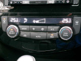 「オートエアコン」車内の温度を感知して、自動で温度調整をしてくれます