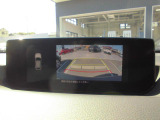 バックカメラも装備されていますので、駐車場での取り回しも安心です!バックカメラの映像はナビへと映し出されます。大きな画面で確認ができて安心です!