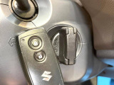【問合せ:0749-27-4907】【キーレススタートシステム】カバンやポケットに入れたままでもドアの施錠・解錠が可能なスマートキーを装備。エンジンのオン・オフ時もカギを取り出す必要が無いから便利です