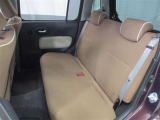 前席だけでなく後席もシートには十分な厚みがあり、長時間のドライブでも疲れにくいシートです