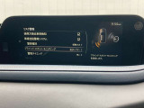 リアバンパー内側に設置したレーダーで隣車線上の側方および後方から接近する車両を検知すると、検知した側のドアミラーの鏡面に備えたインジゲーターの点灯で通知。さらにウィンカーを操作すると警告音で警告。