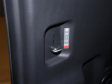 運転席でメインスイッチONしておくと後席でリヤヒーターの風量調整が出来ますので、広い空間(特に足元)がすぐに暖かくなります。