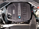 【BMWクリーンディーゼル】市場をリードするディーゼルエンジン。低回転ステージ専用ターボが走り出しから効果的に過給を行いスムーズな発進加速や低燃費を実現。ディーゼルの常識を超えたスポーティな走りを!