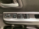 パワーウインドウは運転席でドア4枚とも上下の操作ができるようになっています。子供さんが勝手に操作できないようにロックすることも可能です。