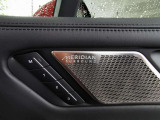 【MERIDIANサウンドシステム:メーカーオプション】イギリスの高級オーディオブランド「MERIDIAN」の音響で特別なドライブを演出します。