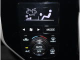 オートエアコン付きなので、温度を設定すれば自動的に過ごし易い温度に調整してくれますよ。車内をいつでも快適空間にしてくれます。