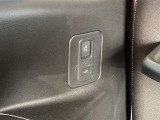 USBサードシート横にUSBソケットとスライドドアスイッチがついています