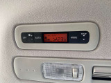 後部座席にもエアコンがついておりますので、前席、後席で温度設定を変えることが出来ます。