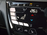 オートエアコンは簡単操作で車内を快適な温度にしてくれます! また、一度温度設定をしておけば風量の調整などを自動でしてくれますのでとっても楽チン・快適です☆