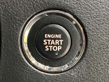 車内でもキーを取り出すことなくエンジンが始動できるプッシュスターターの採用で、使いやすさを高めています。
