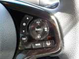 ハンドルの右側にあるボタンがアダクティブクルーズコントロールです。アクセルペダルを踏まずに定速走行。燃費向上、高速走行がグッと快適になります。