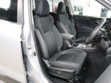 運転席・助手席ともに寒い時期でも快適なドライブが可能なシートヒーター付きのフロントシート。電動パワーシートですので細かいシートポジションの調整が可能です。