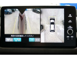 マルチビューカメラシステムは、カメラで映した周囲の映像をナビゲーション画面に表示し、ドライバーの死角を減らすことで運転負荷を軽減する機能です。
