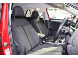 (運転席助手席)安全装備をオプションで追加するのは日本的発想。フォルクスワーゲン車はサイドエアバッグを全車標準で装備しております