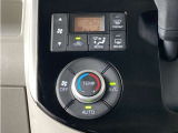 お好みの温度に設定すれば、車内の温度を検知し自動で調整してくれるオートエアコン!暑い、寒いと何度もスイッチを操作しなくても済みます☆☆
