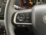 運転中、オーディオの操作をしてて、ハッとしたことはありませんか?ステアリングスイッチは、運転中でもハンドルでオーディオの操作が可能です。安全なドライブをサポートします。