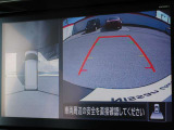 ☆全周囲カメラが駐車をアシスト☆4つの高解像度カメラで車の周囲を撮影!見えにくい死角の駐停車も驚く程に楽々です。バックカメラは、車庫入れの時は勿論、後方の安全確認もできて安心です♪