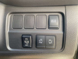 左右どちらからでも乗り降りO,K更に車内からは運転席の開閉スイッチで車外からはドアハンドル操作やインテリキーについている開閉ボタンでも開閉◎挟み込み防止機能で更に安心です(^^)/