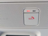 先進事故自動通報システム「SOSコール」。事故や急病・危険を感じた時にボタンひとつでコールセンターへ接続、専属オペレーターが緊急車両の手配等をサポートします。エアバック展開時にはセンターへ自動通報も!