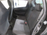 【後部座席】コンパクトながらリヤシートのスペースをしっかり確保!「まるごとクリーニング」も実施済です。