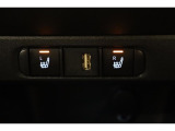 USBポートが装備されています。iPhoneやスマートフォンの充電など、車内にあると便利なアイテムのひとつですね!