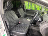 【合皮レザーシートカバー】汚れのふき取りが容易でメンテナンスもが簡単な、機能性に優れる合成皮革を採用した上質なシートです。座り心地もよく、高級感あふれる心地良い車内空間を演出してくれます。