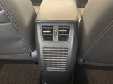 後部座席にもエアコンが装備されておりますので快適にお過ごしいただけます♪