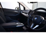BMWでは人間工学に基づき、長時間運転しても疲れにくいシートに設計しております。