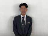 坪井 輝(つぼい ひかる):静岡県出身です。お客様へご満足いただける1台を、お客様と一緒にお選びいたします。