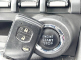 【アクセスキー&プッシュスタート】カバンやポケットに入れたままでもドアの施錠・解錠が可能なスマートキーを装備。エンジンのオン・オフ時もカギを取り出す必要が無く、ボタンをプッシュするだけでOK♪