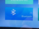 ●Bluetooth:お手持ちのスマートフォンなどと接続し、ハンズフリー通話や臨場感溢れるミュージック再生をお楽しみいただけます。無線接続ですので煩わしさもありません♪